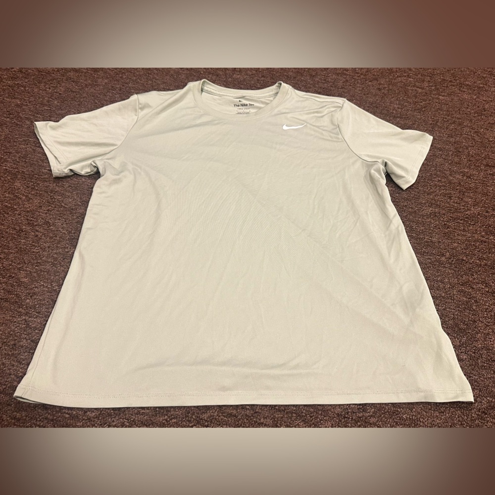 EUC! Nike Dri-FIT Sz L Shirt in Sage Green